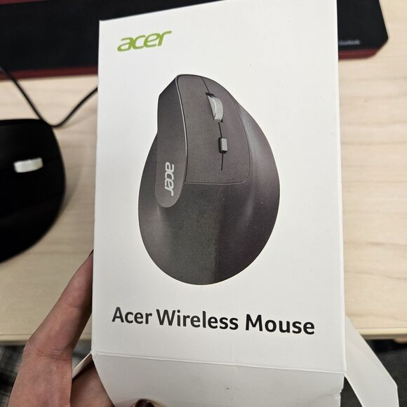 Acer Ergonomic Wireless Mouse Adjustable 1600 DPI Vertical Rechargeable OMR241 - Picture 4 of 7